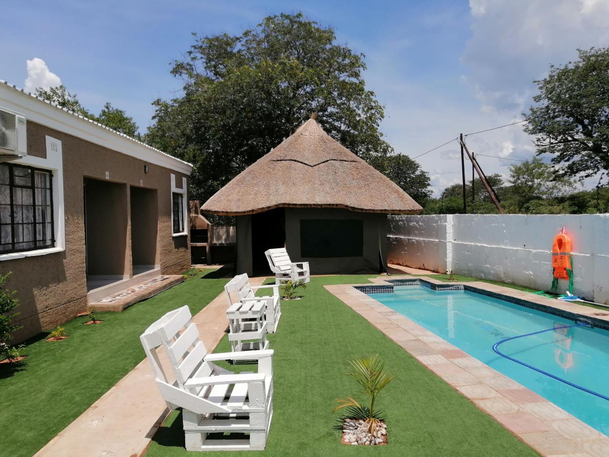 Looks Cottages Self Catering Apartments Kasane Buitenkant foto