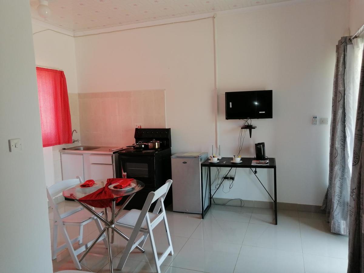 Looks Cottages Self Catering Apartments Kasane Buitenkant foto