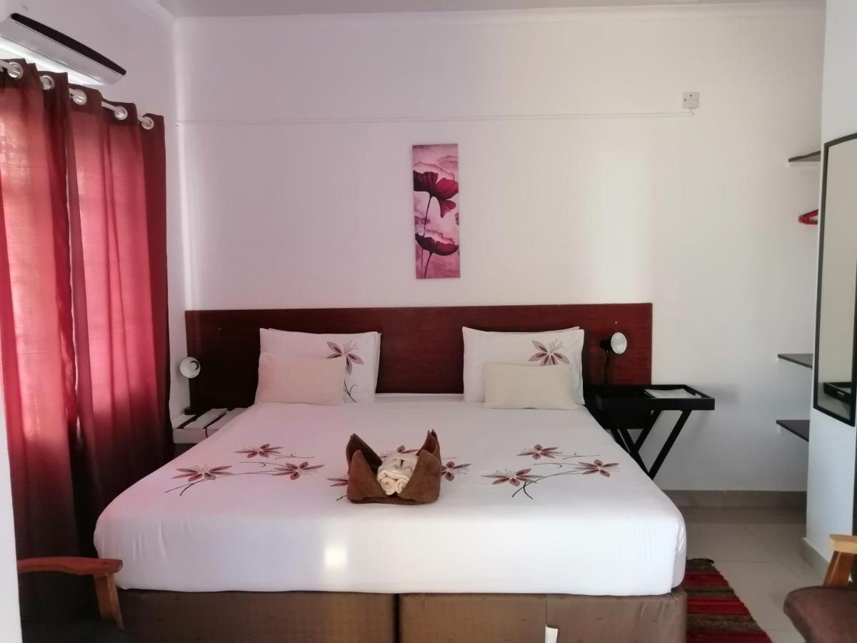 Looks Cottages Self Catering Apartments Kasane Buitenkant foto